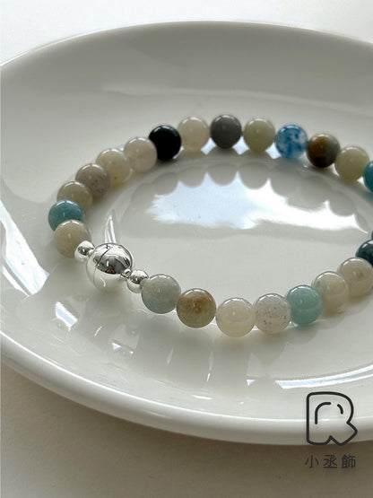 小丞飾 一繫即可扣上，磁鐵設計扣頭一秒上手手鍊上手不卡卡，適合14-17公分手圍❤️ 韓國製造 
透明水晶$690
淺橘月光石$790
多色乳白淺灰水晶海藍寶$890 #B601024