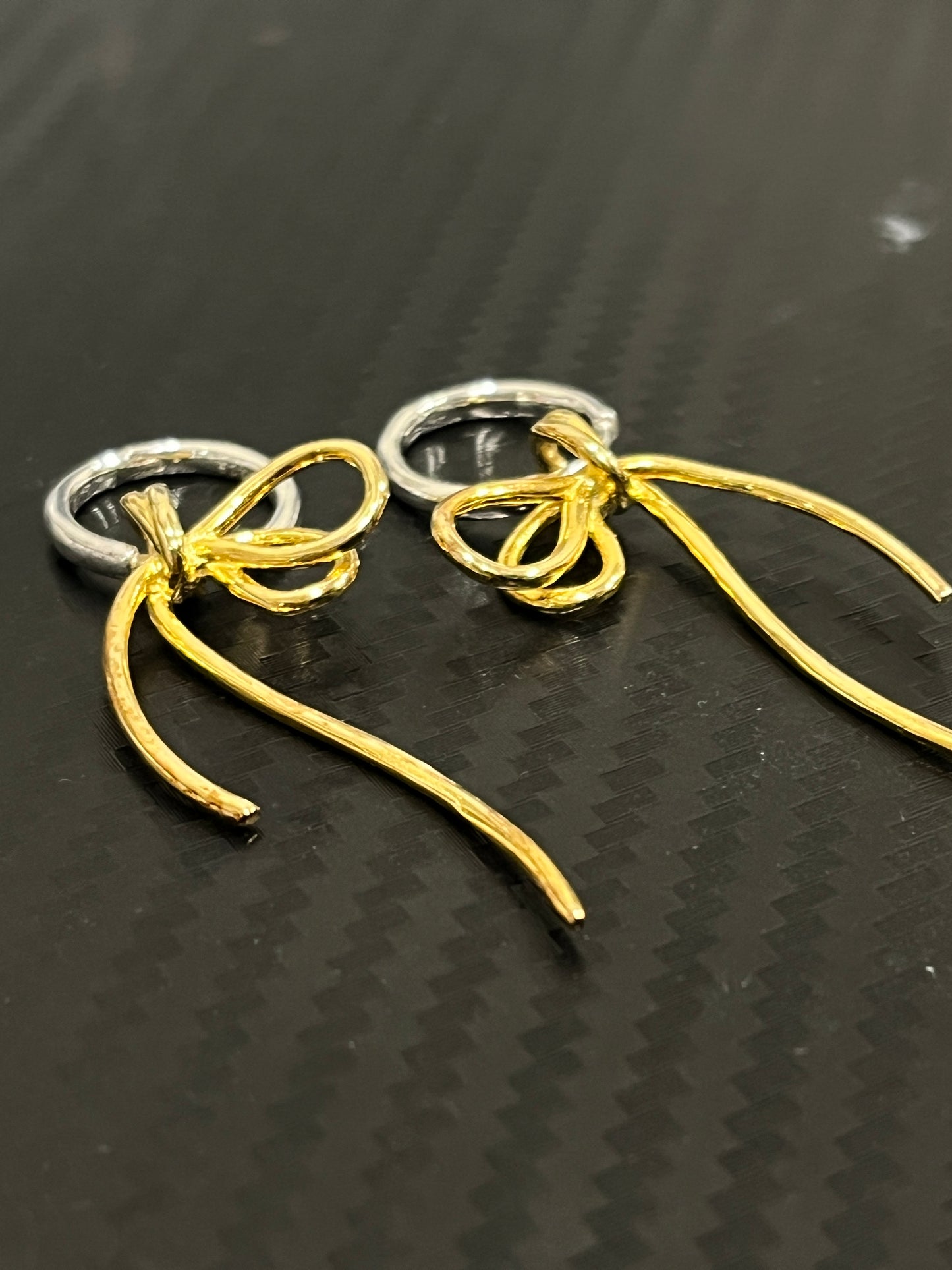 小丞飾
撞色蝴蝶結長墜耳扣
$990。R602072