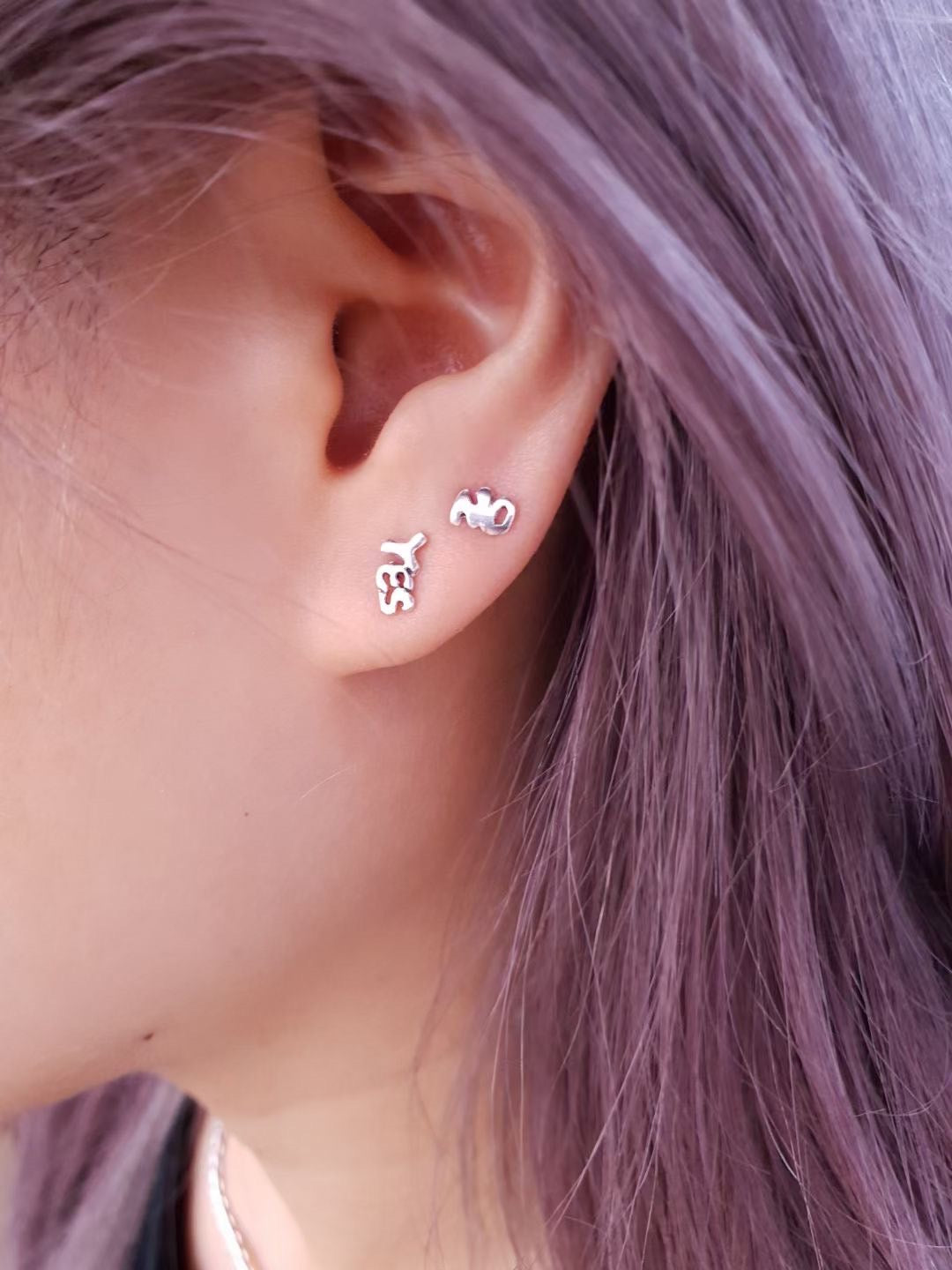 小丞飾 韓國製造韓國真的可愛無法擋平價 Yes or No 字母耳釘$190 #64