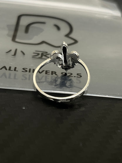 小丞飾 
鳶尾⚜️花復古戒指 
定圍 美碼6號 約港碼13
$320  R601021