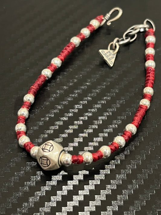 小丞飾 銅錢轉運珠珠蠟繩紅繩 17+3公分 $1290。 B601118