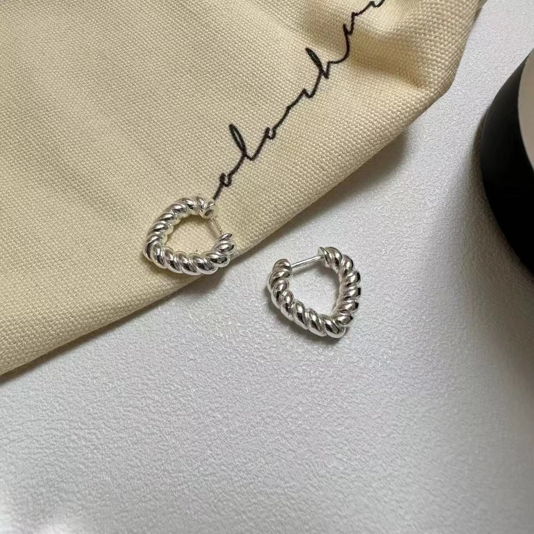 小丞飾 愛心新款S925純銀螺紋愛心耳扣耳釘 小眾設計高級感浪漫心形耳環個性耳飾 $640 #117