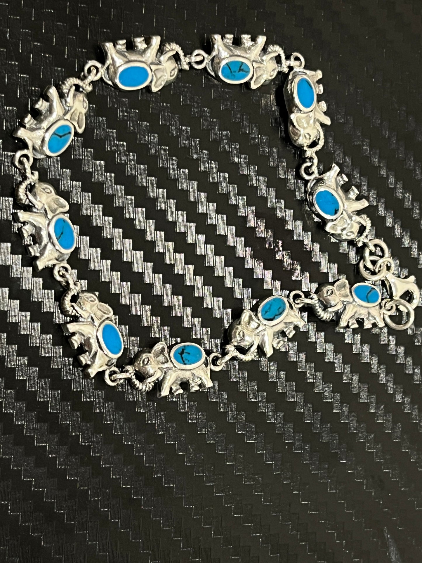 小丞飾 泰國純銀礦石大象手鏈 $1690  大象手鏈男女都適合 ，總長19公分，小手圍可以客製化拿幾顆大象-  #B601025 
藍色藍松石
黑色黑瑪瑙
白色白玉髓 
紅色紅碧玉
七彩鮑魚
綠藍綠松石