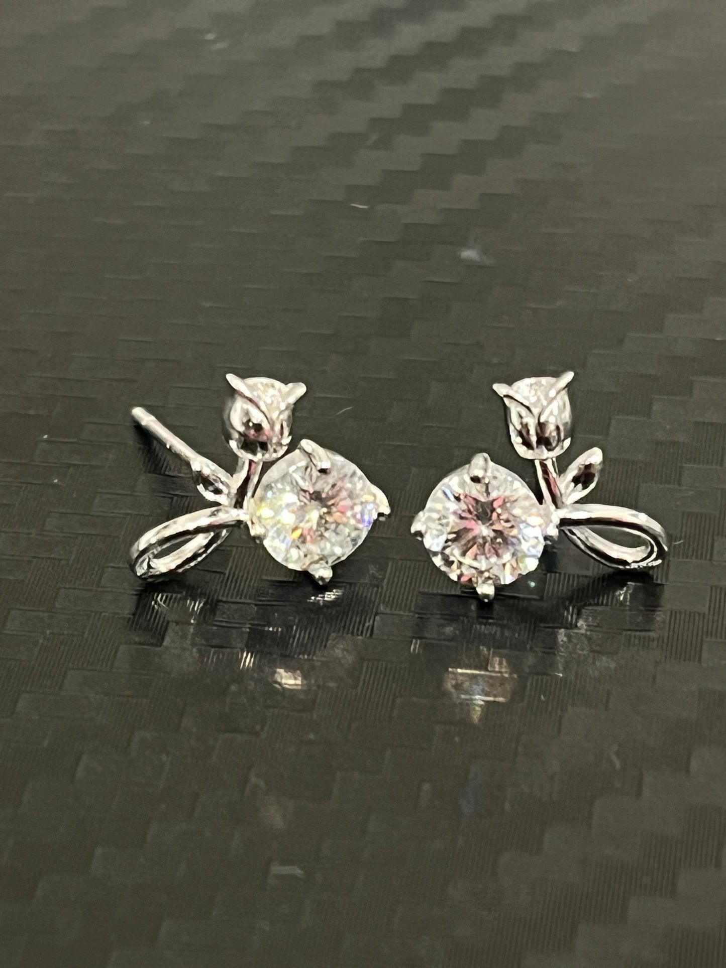 小丞飾-莫桑鑽50分-鬱金香耳釘E6031413