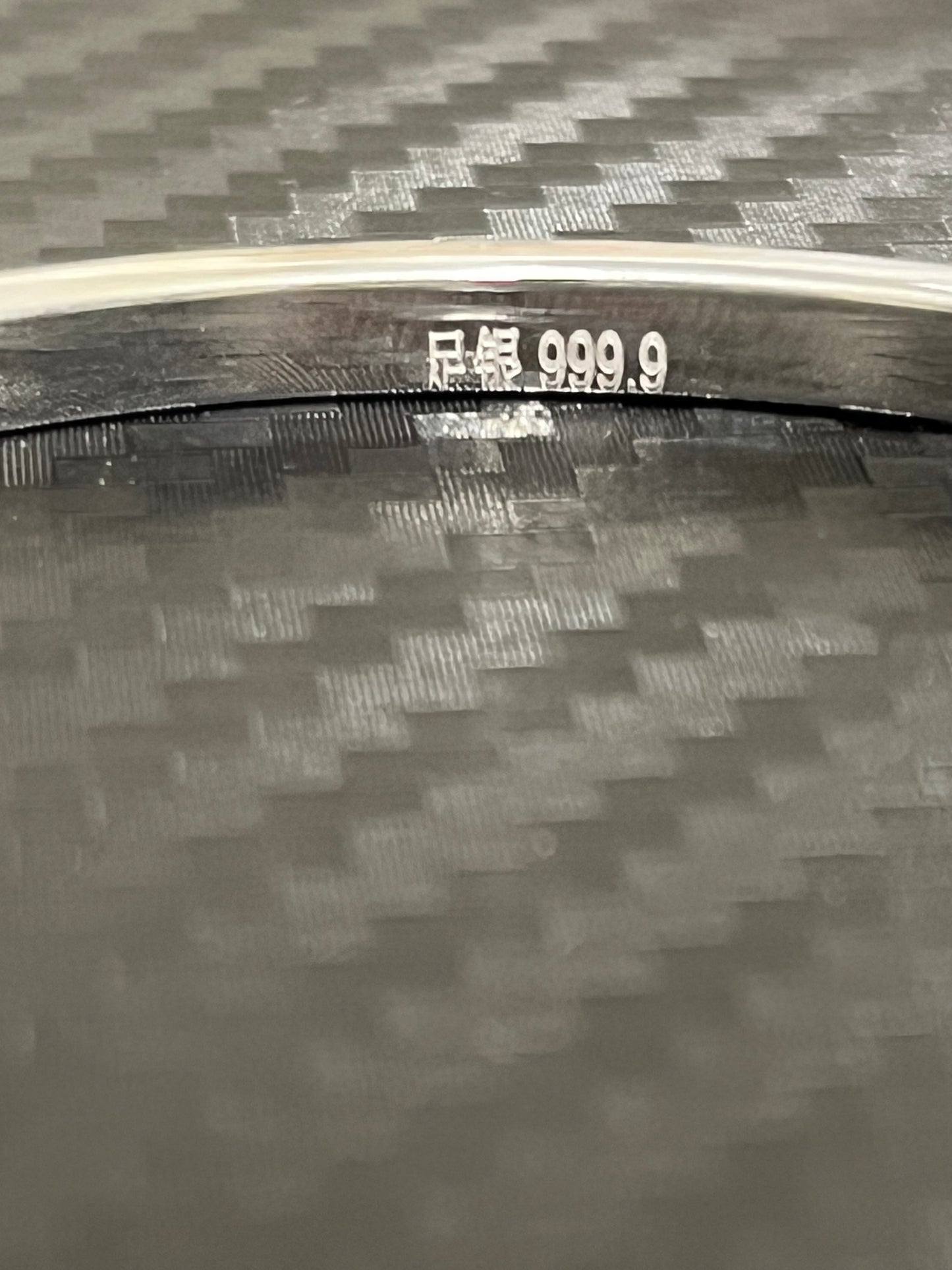 小丞飾
足銀999.9 C字手環。B6070508