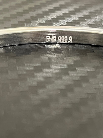 小丞飾
足銀999.9 C字手環。B6070508