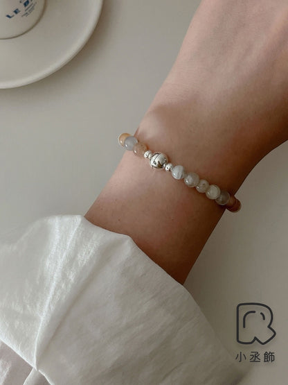 小丞飾 一繫即可扣上，磁鐵設計扣頭一秒上手手鍊上手不卡卡，適合14-17公分手圍❤️ 韓國製造 
透明水晶$690
淺橘月光石$790
多色乳白淺灰水晶海藍寶$890 #B601024