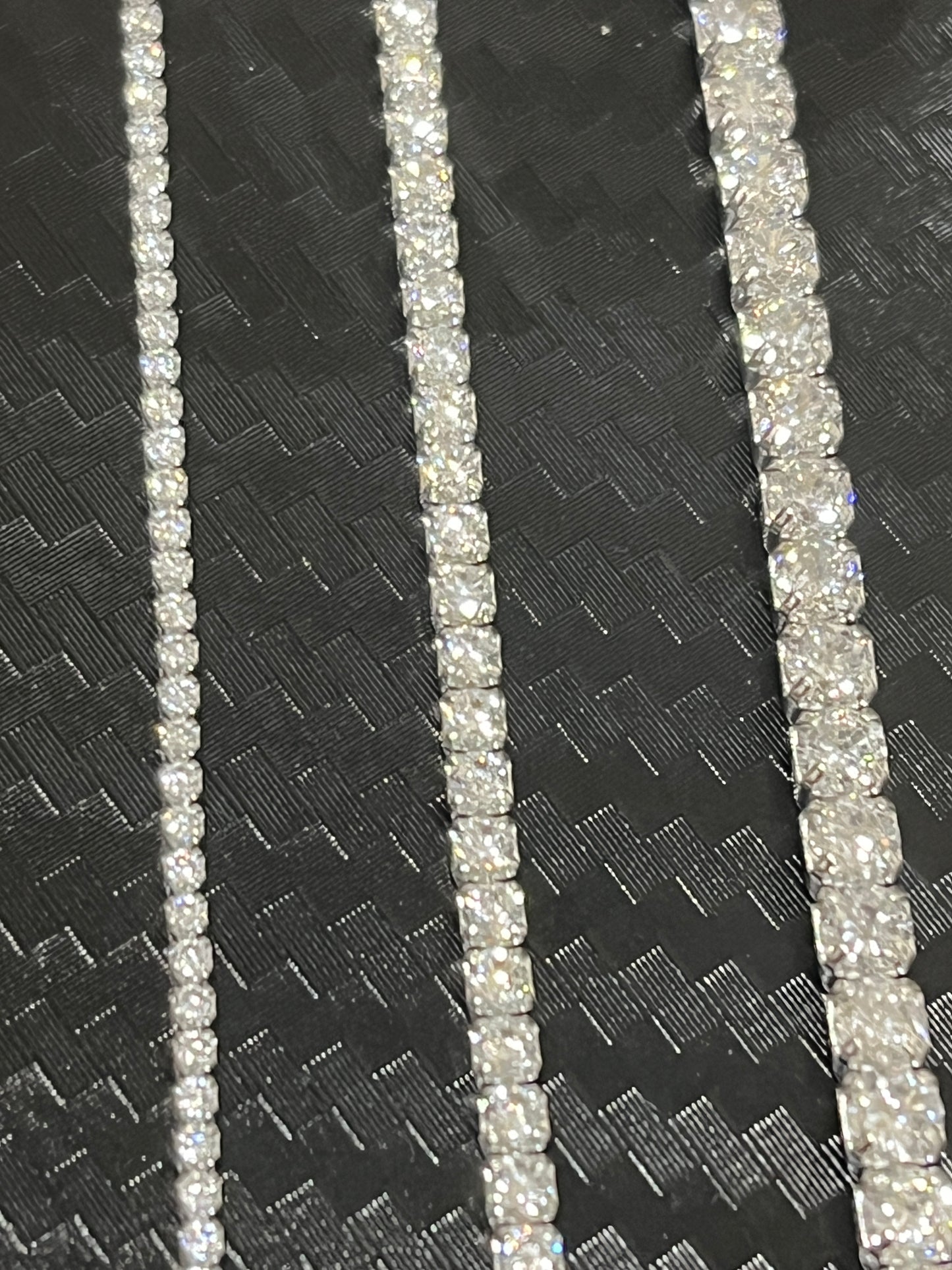 小丞飾
簡約滿鑽氣質典雅手鍊 17+3公分 B6061319
1mm $790
2mm $890
3mm $990 

也有同款腳鏈喔 A6061302
2mm 腳鏈 21+5公分 $990