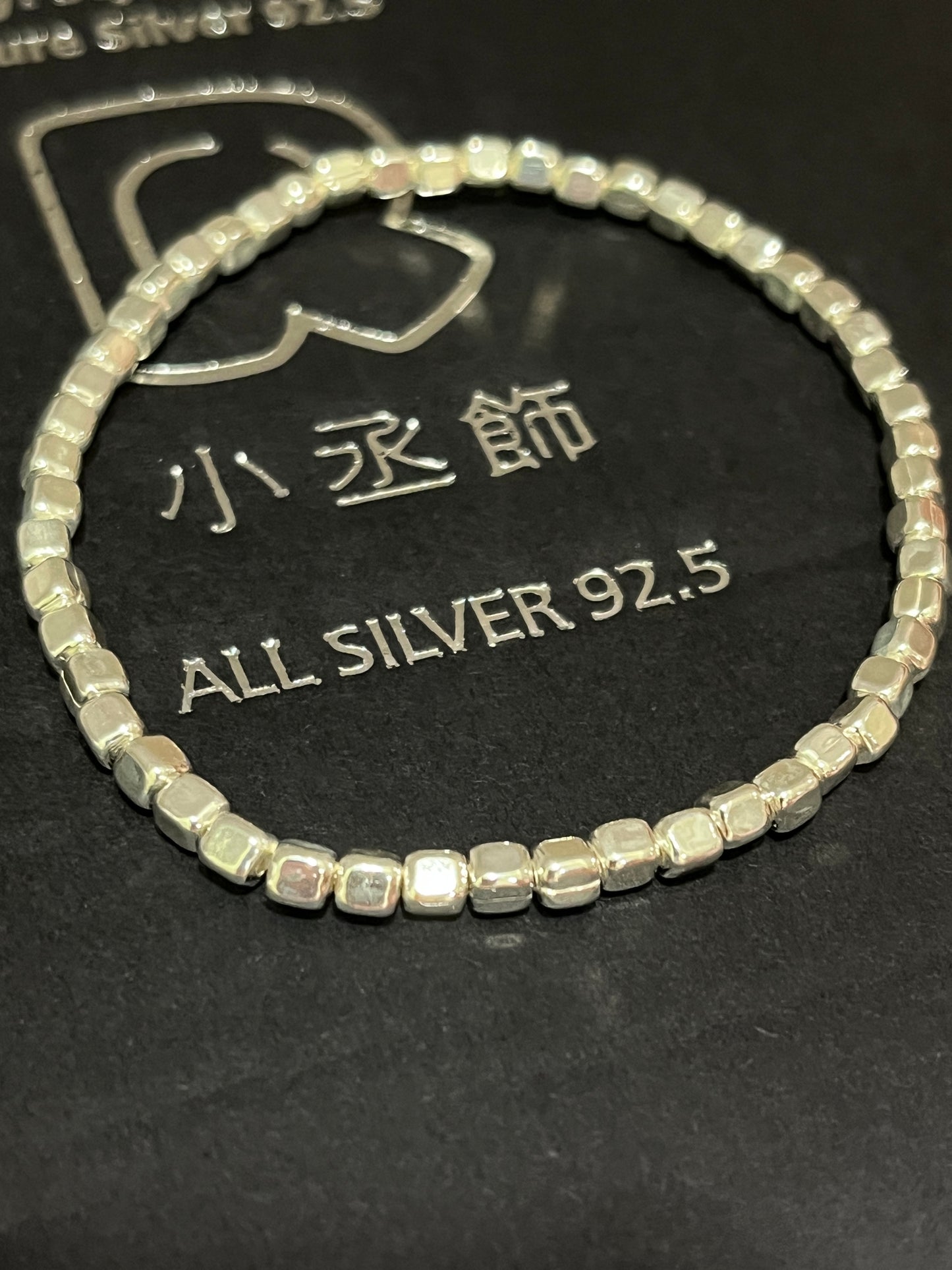 小丞飾
方塊石頭銀塊彈力繩手鏈 
$890 -適合14-17手圍佩戴 #B601043