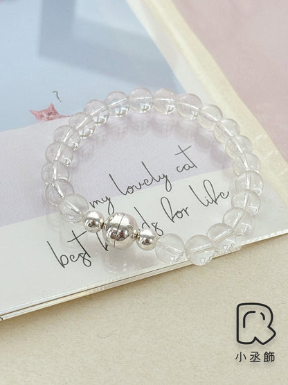 小丞飾 一繫即可扣上，磁鐵設計扣頭一秒上手手鍊上手不卡卡，適合14-17公分手圍❤️ 韓國製造 
透明水晶$690
淺橘月光石$790
多色乳白淺灰水晶海藍寶$890 #B601024