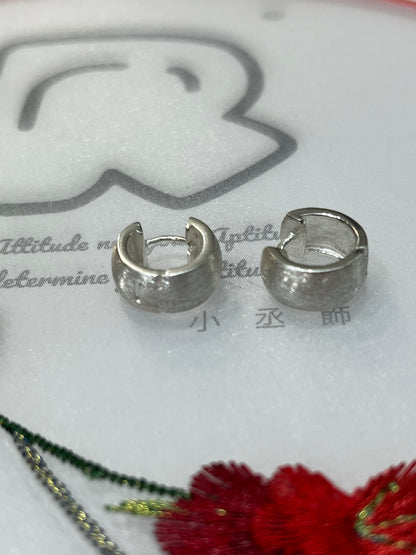 小丞飾 拉絲厚度6.5mm耳圈 圈口9mm $390 #136