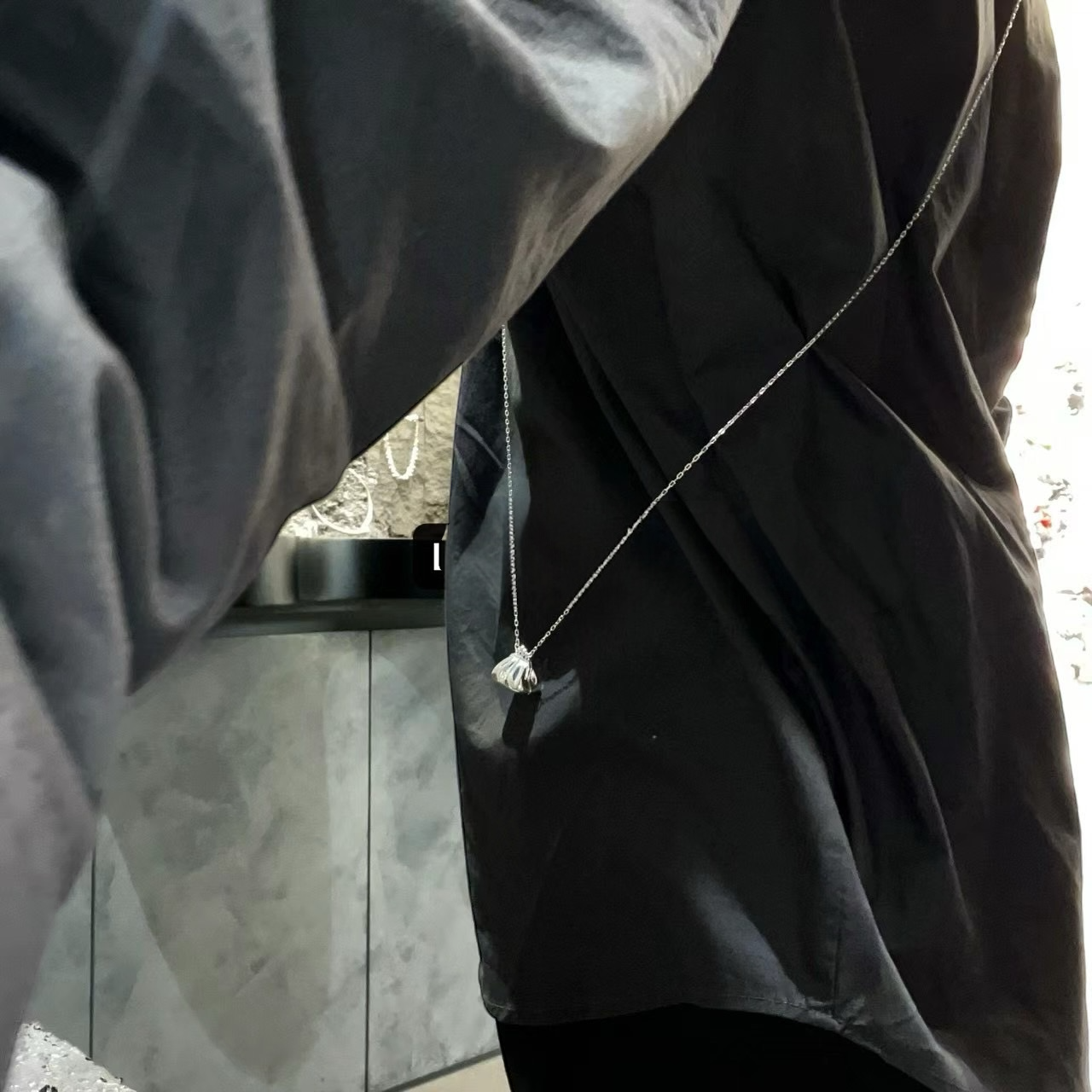 小丞飾 超級時尚！
120公分韓國包包項鍊
可側背也可雙層佩戴 
$2990。  N601182