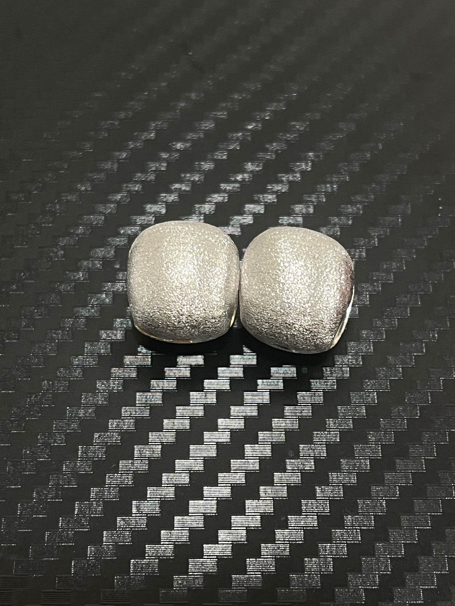 小丞飾
金銀兩面多戴款閃砂方弧面耳扣
$890  #E601022