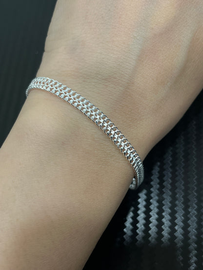 小丞飾
寬版雙層古巴亮銀手鍊
16+3公分
$990   B602071