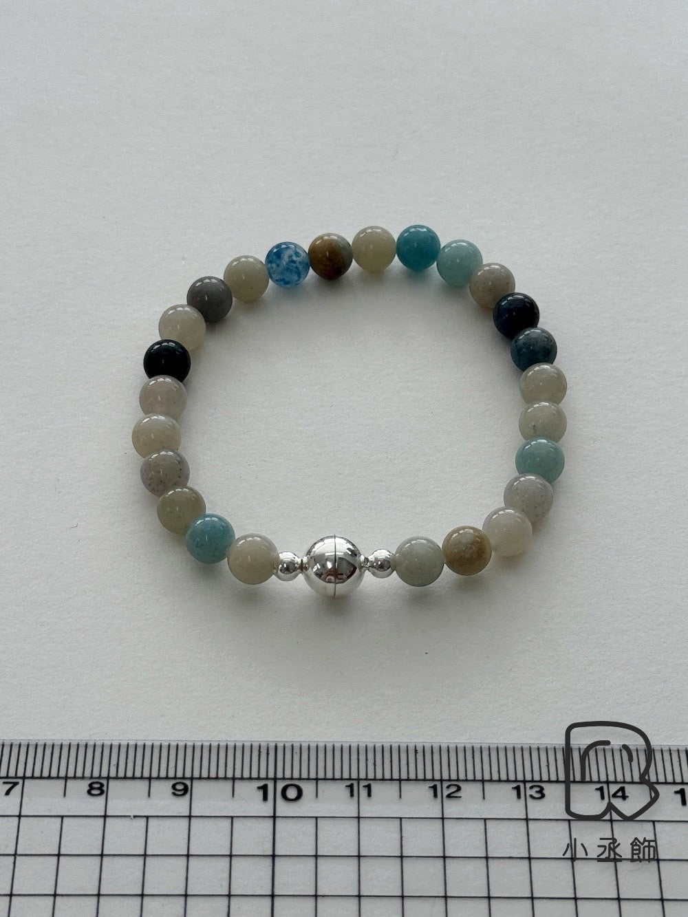 小丞飾 一繫即可扣上，磁鐵設計扣頭一秒上手手鍊上手不卡卡，適合14-17公分手圍❤️ 韓國製造 
透明水晶$690
淺橘月光石$790
多色乳白淺灰水晶海藍寶$890 #B601024