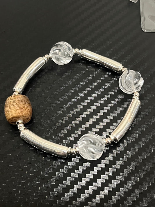 小丞飾
925 銀管珠 × 手工透明玻璃珠 × 天然木質珠
彈力繩設計適合14-17手圍
$2190  B601027