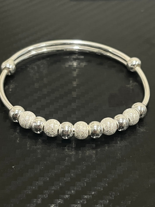 小丞飾
磨砂亮珠 閉口式調節式手環 999足銀
$2190  #B6010211