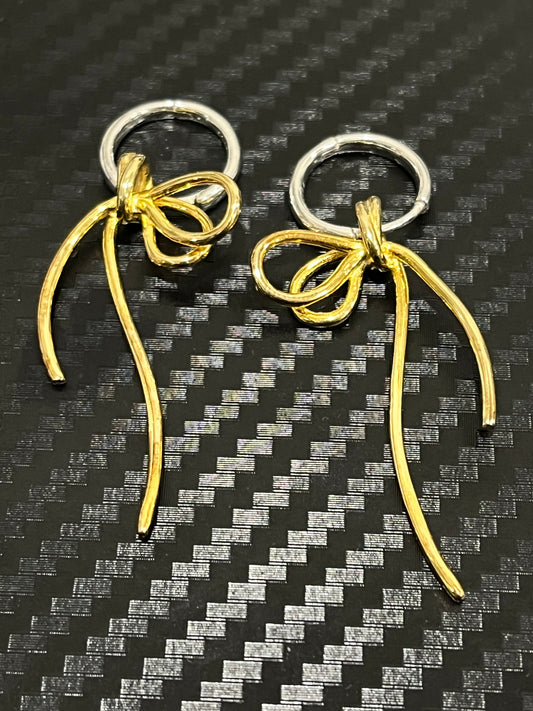 小丞飾
撞色蝴蝶結長墜耳扣
$990。R602072