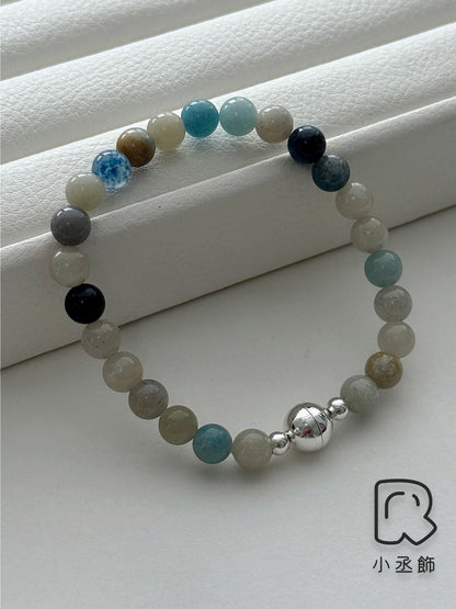 小丞飾 一繫即可扣上，磁鐵設計扣頭一秒上手手鍊上手不卡卡，適合14-17公分手圍❤️ 韓國製造 
透明水晶$690
淺橘月光石$790
多色乳白淺灰水晶海藍寶$890 #B601024