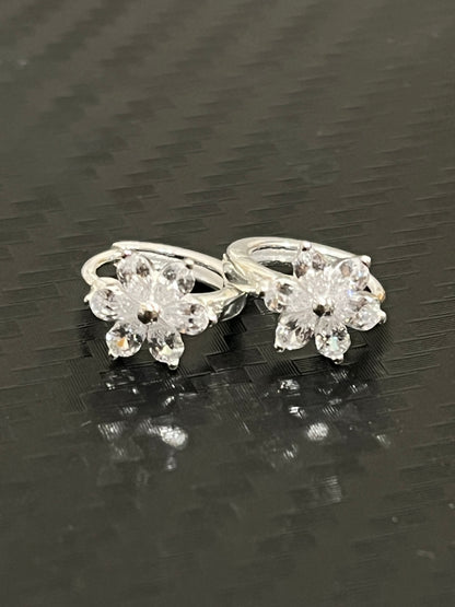 小丞飾
超美五瓣花內圈8mm 氣質高雅耳扣 E6041901