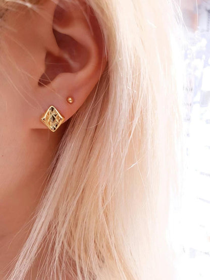 小丞飾 韓國製造
井字方塊耳釘$490  銀色款 #166