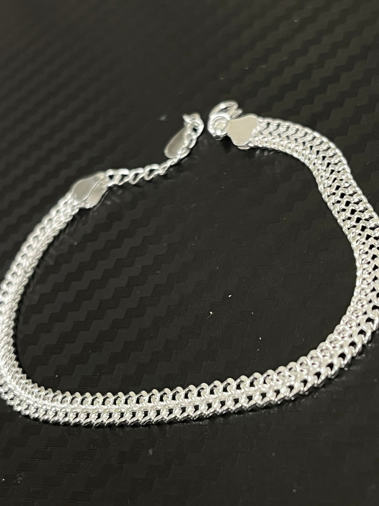 小丞飾
寬版雙層古巴亮銀手鍊
16+3公分
$990   B602071