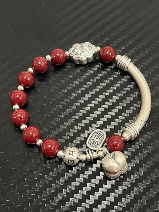 小丞飾
吉繩記事事如意平安健康五福禮物女s925銀飾手鍊朱砂串珠手串 
$1990 彈力繩適合14-17公分手圍 B601112