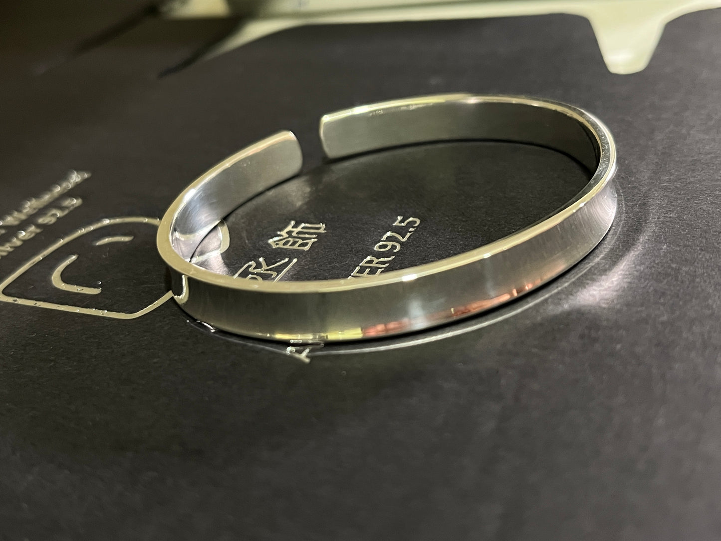 小丞飾
S999足銀日韓光面簡約時尚純銀凹面開口男女情侶手鐲
7mm
$3690。 #B601047