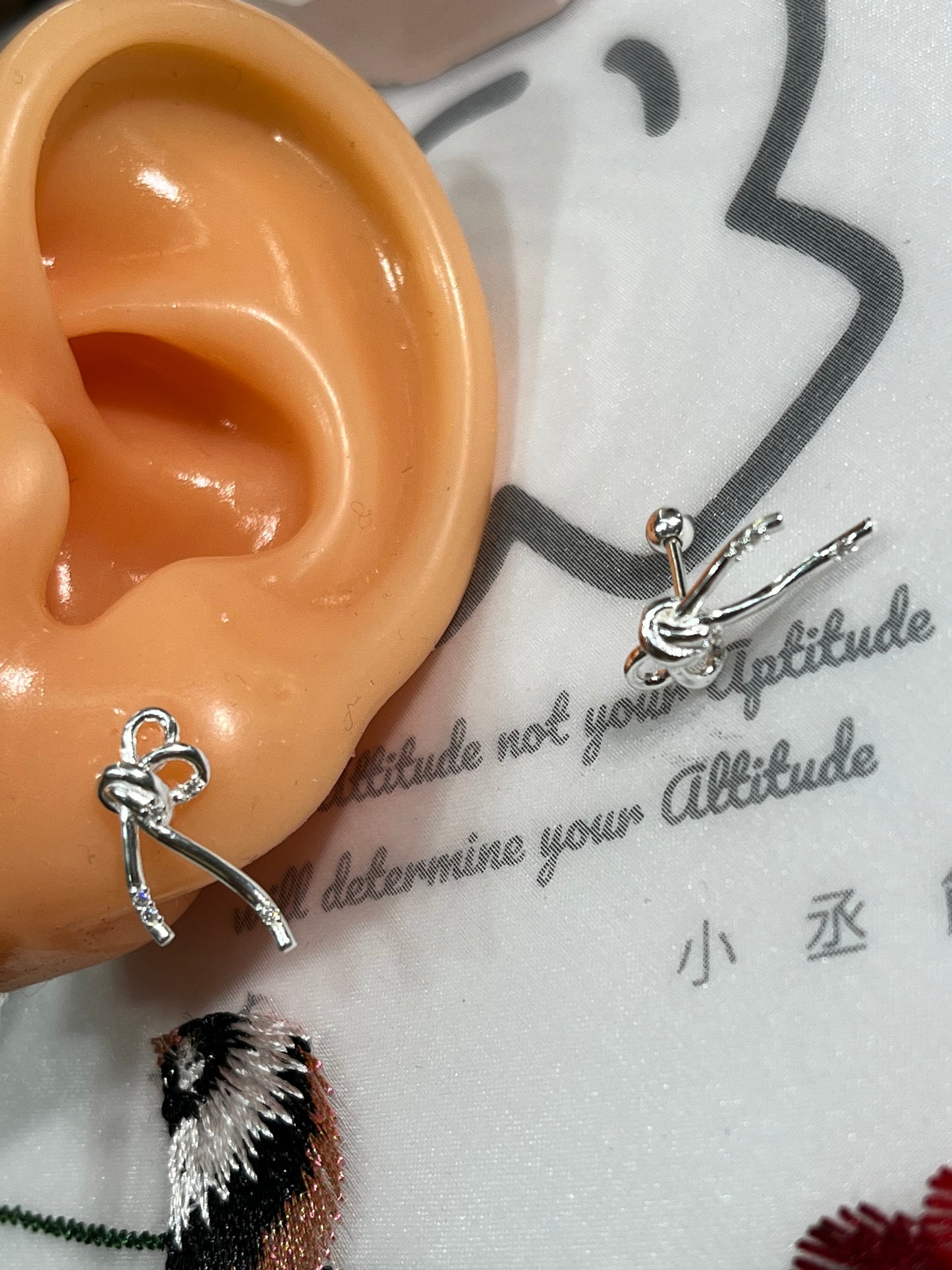 小丞飾 韓國製造 微鑲扭結蝴蝶結 轉珠耳環 珠珠3mm 耳針6.5mm #114