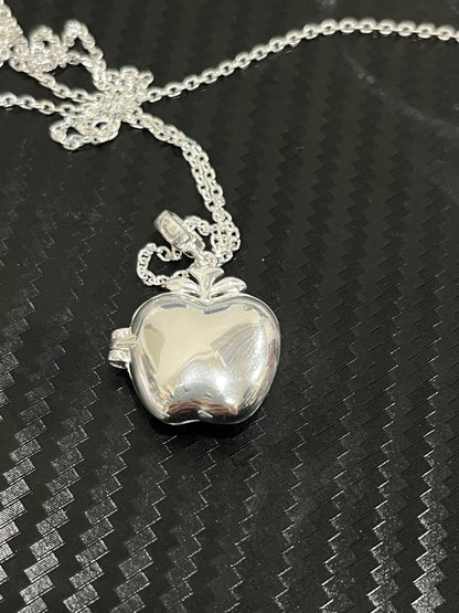小丞飾
好可愛可打開紅愛心(愛心)蘋果項鍊
60公分 $1490。 N602077