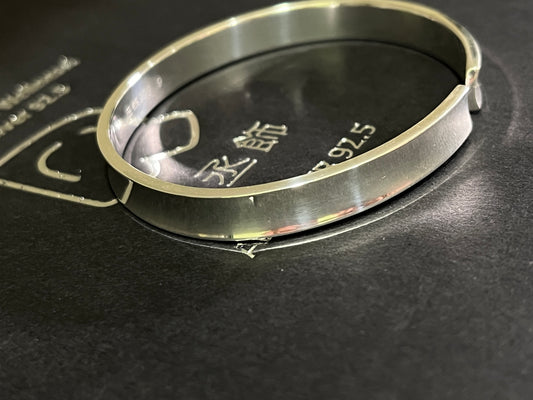 小丞飾
S999足銀日韓光面簡約時尚純銀凹面開口男女情侶手鐲
7mm
$3690。 #B601047