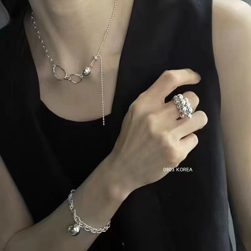 小丞飾
交疊圈圈韓國大銀球重工手鏈 球球13-14mm
$2990 
總長18公分 適合實際手圍14-16公分配戴 #B6010213