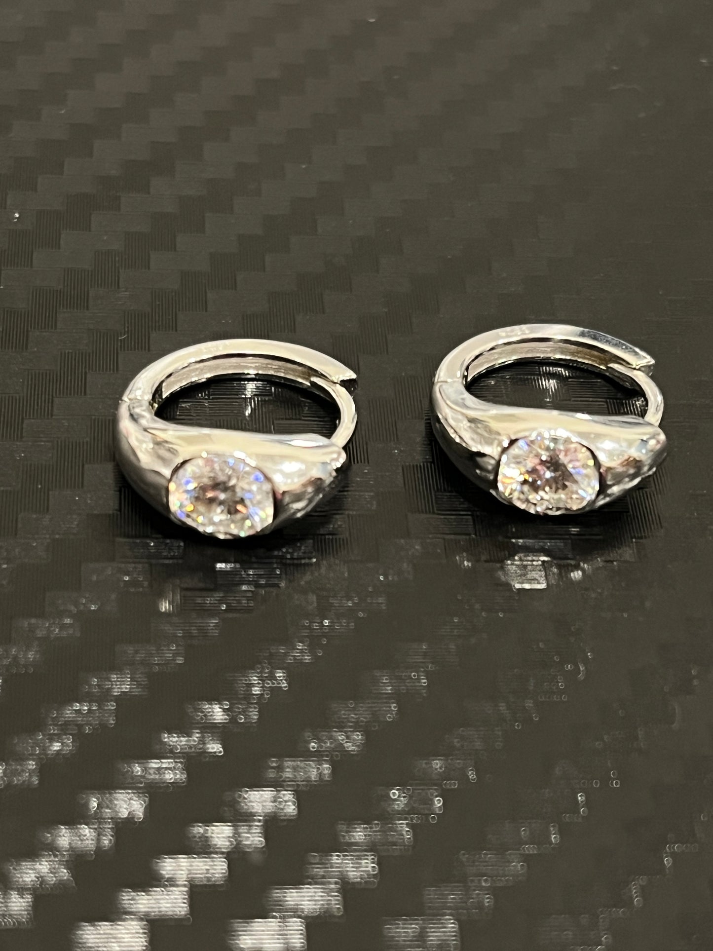 小丞飾-莫桑鑽50分 簡約圓弧百搭莫桑耳扣 內直徑10mm E6031409