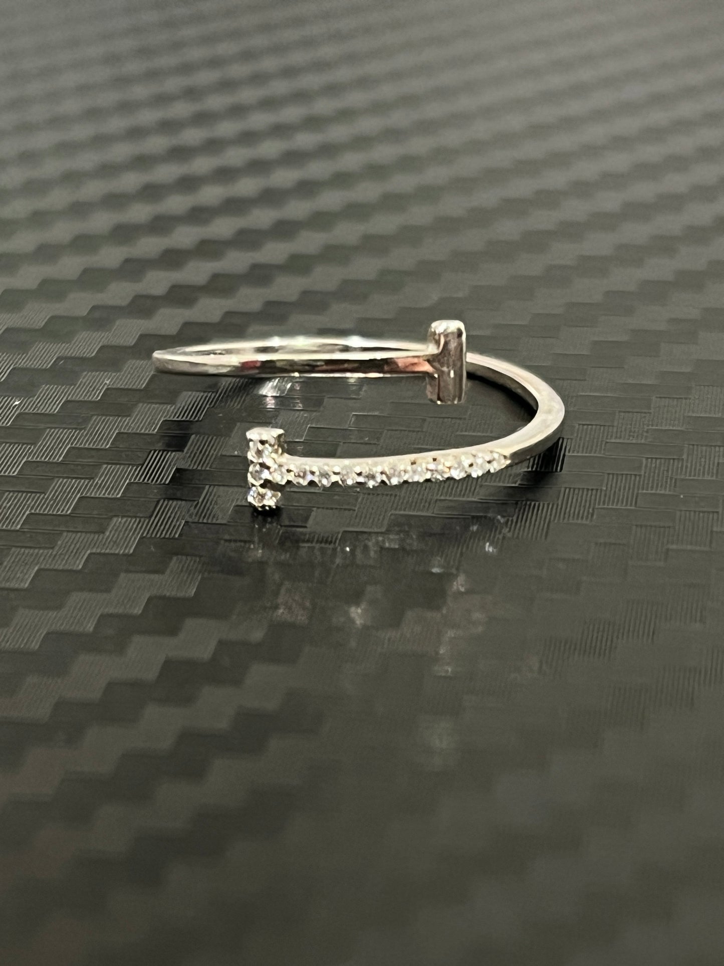 小丞飾
T字微鑲調節戒指
$390    R601113