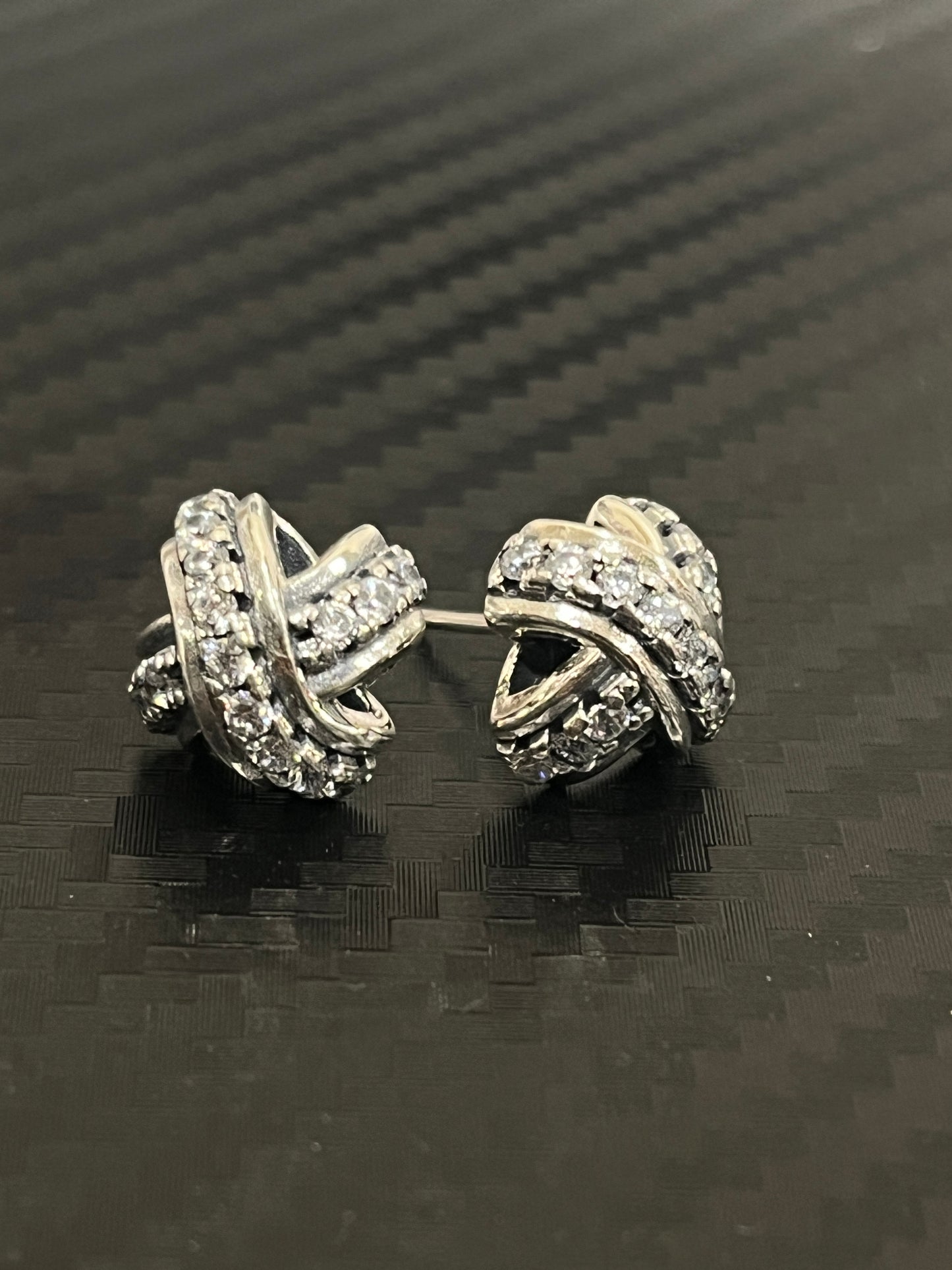 小丞飾 超美小香風
交叉滿鑽耳釘 $990。 R691231