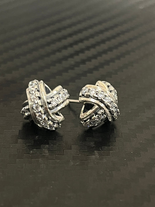 小丞飾 超美小香風
交叉滿鑽耳釘 $990。 R691231