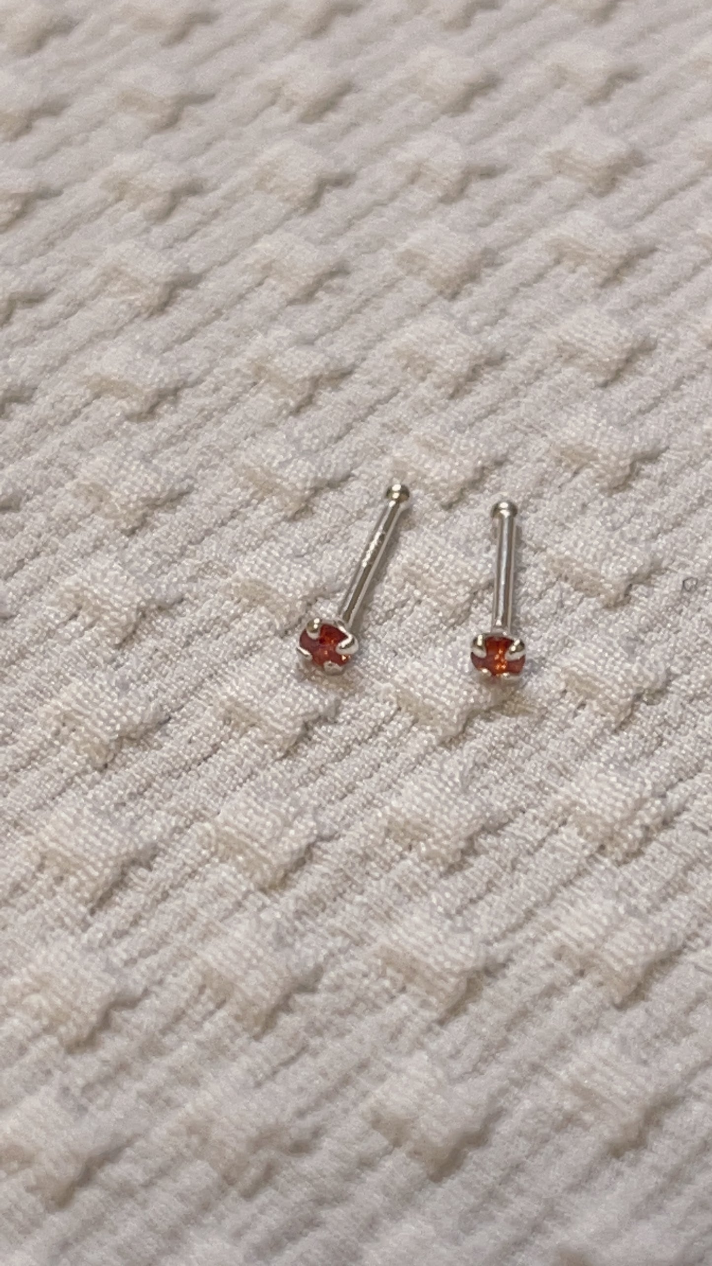 小丞飾👆足銀s999. 養耳棒 / 10個顏色 0.8公分 
白、粉、紫、黑、石榴紅 
藍色 莓紅 橙色 黃色 綠色
一組兩個 $50