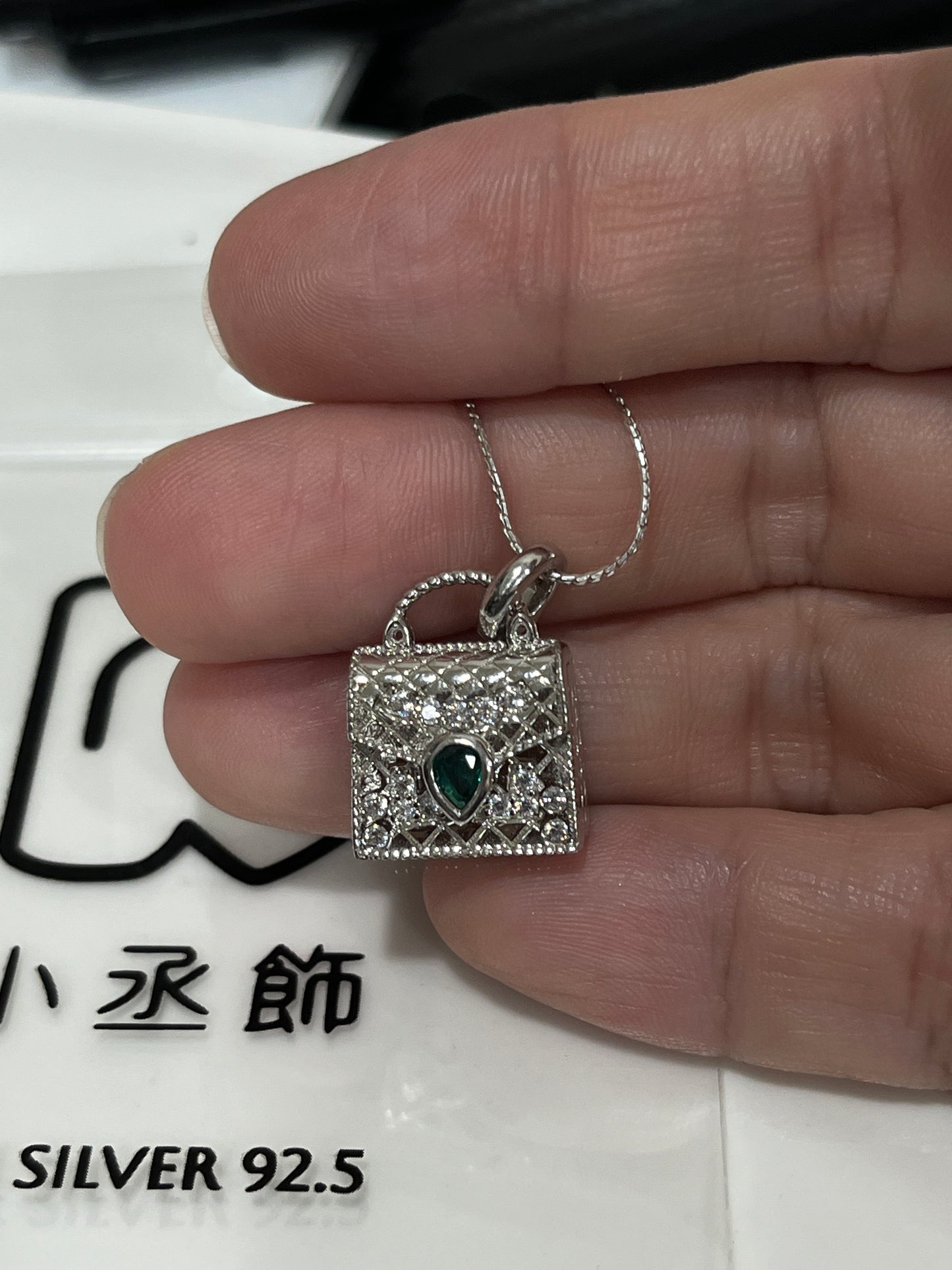 小丞飾_閃亮綠鑽包包項鍊
40+5公分
$1090