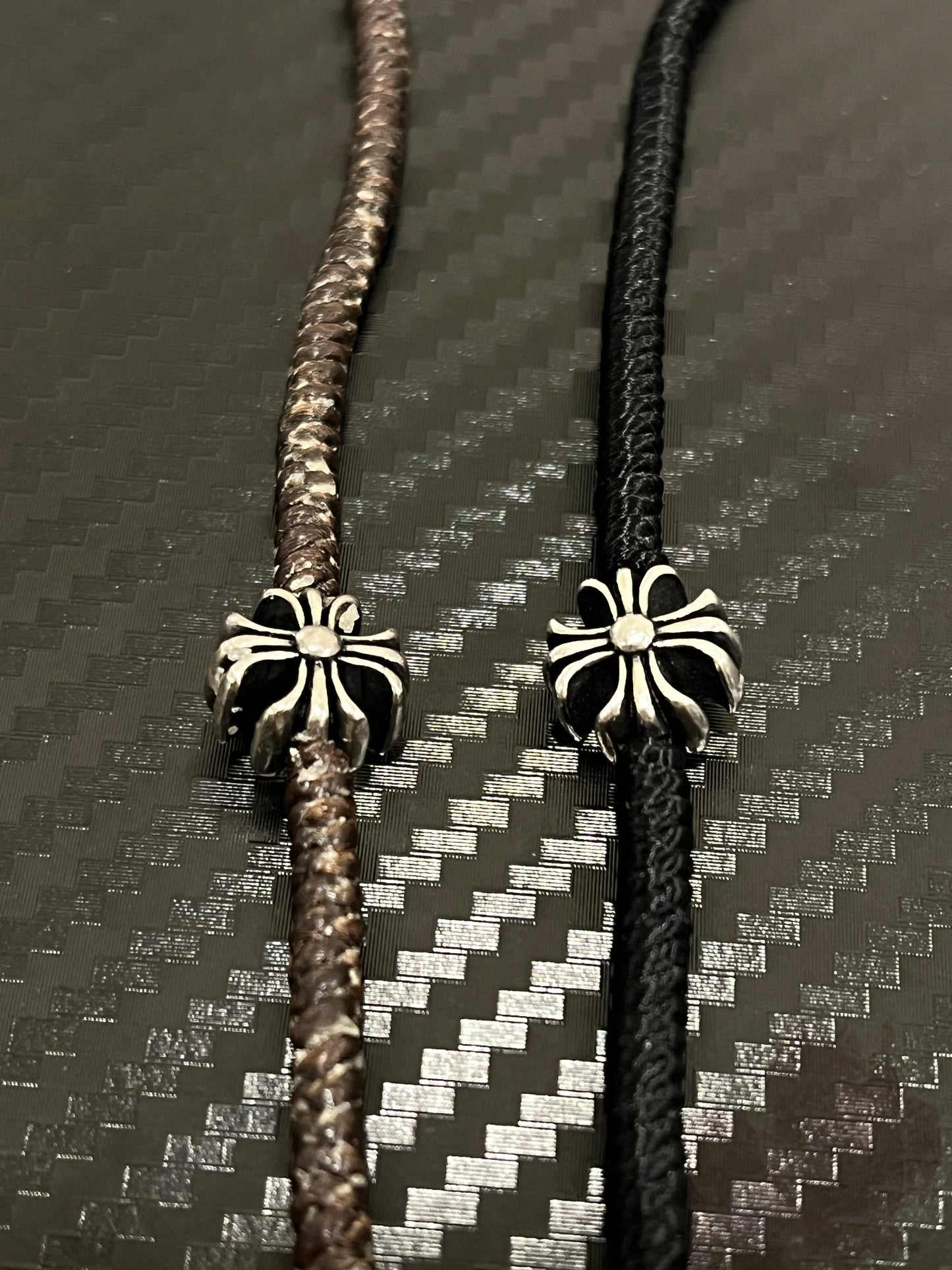 小丞飾 復古十字花圓珠韓國蠟繩手鏈 蠟繩會越戴越亮喔 黑/咖 兩款 
$990 #B601022