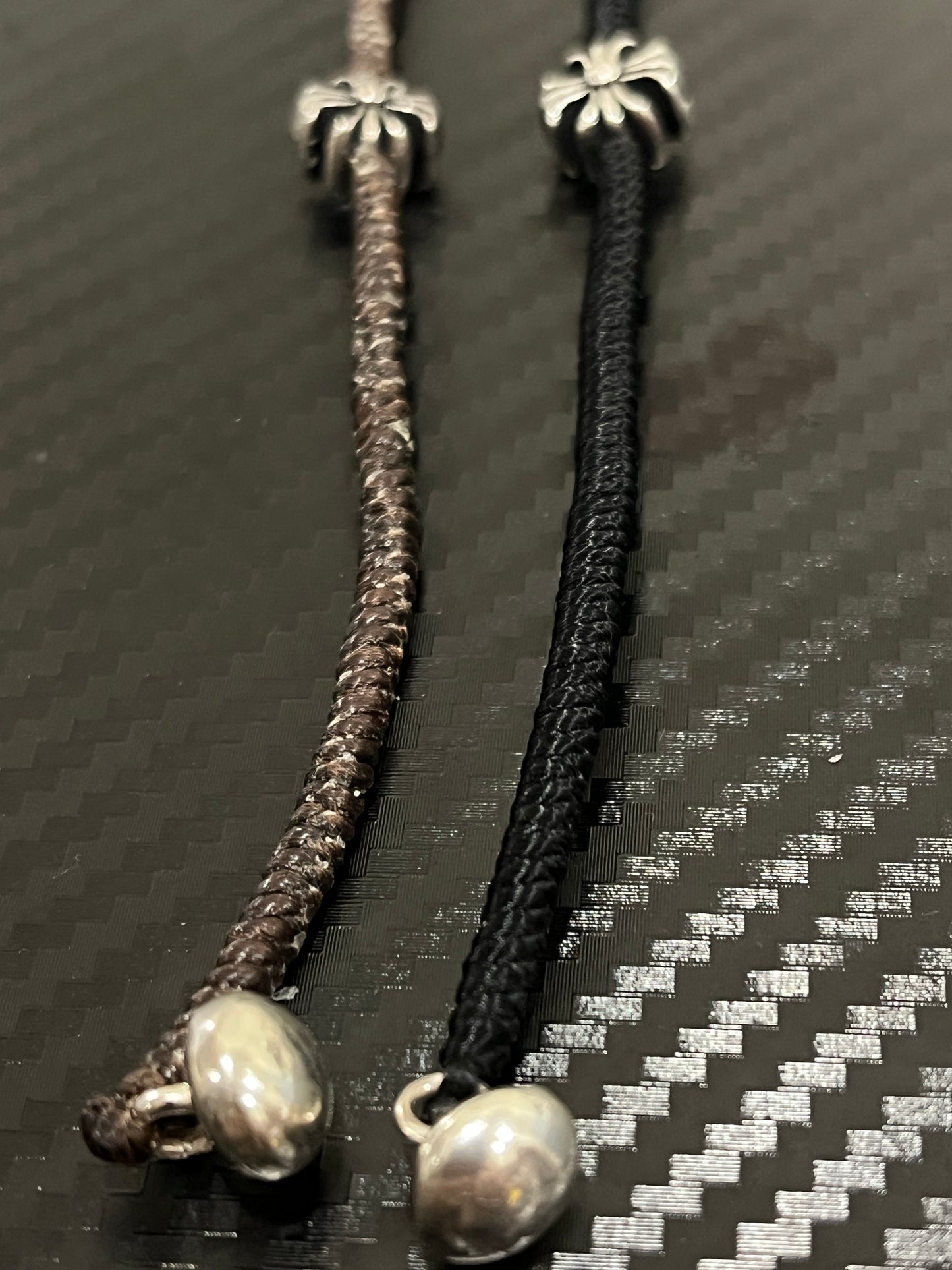 小丞飾 復古十字花圓珠韓國蠟繩手鏈 蠟繩會越戴越亮喔 黑/咖 兩款 
$990 #B601022