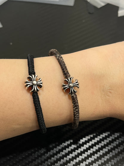 小丞飾 復古十字花圓珠韓國蠟繩手鏈 蠟繩會越戴越亮喔 黑/咖 兩款 
$990 #B601022