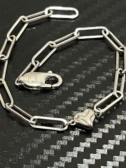 小丞飾
不規則愛心迴紋針大龍蝦扣手鏈
總長18公分小手都可以往前扣
$890。 #B601172