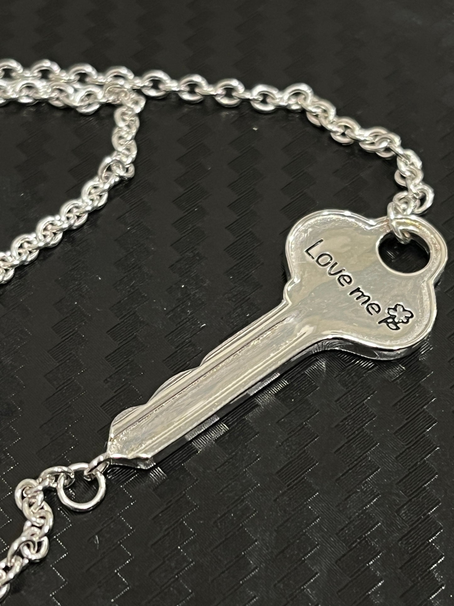 小丞飾
韓國Love me 鑰匙🔑項鍊 
47+2公分
$2290   N602072