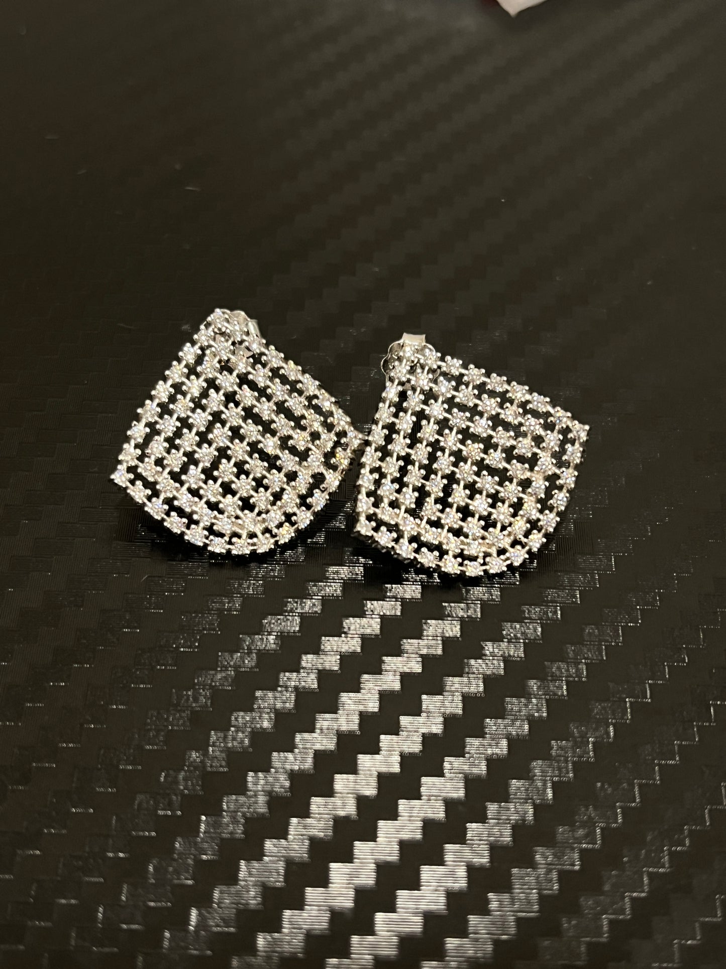 小丞飾-莫桑鑽-片裝扇形耳釘 上耳超美！E6031407