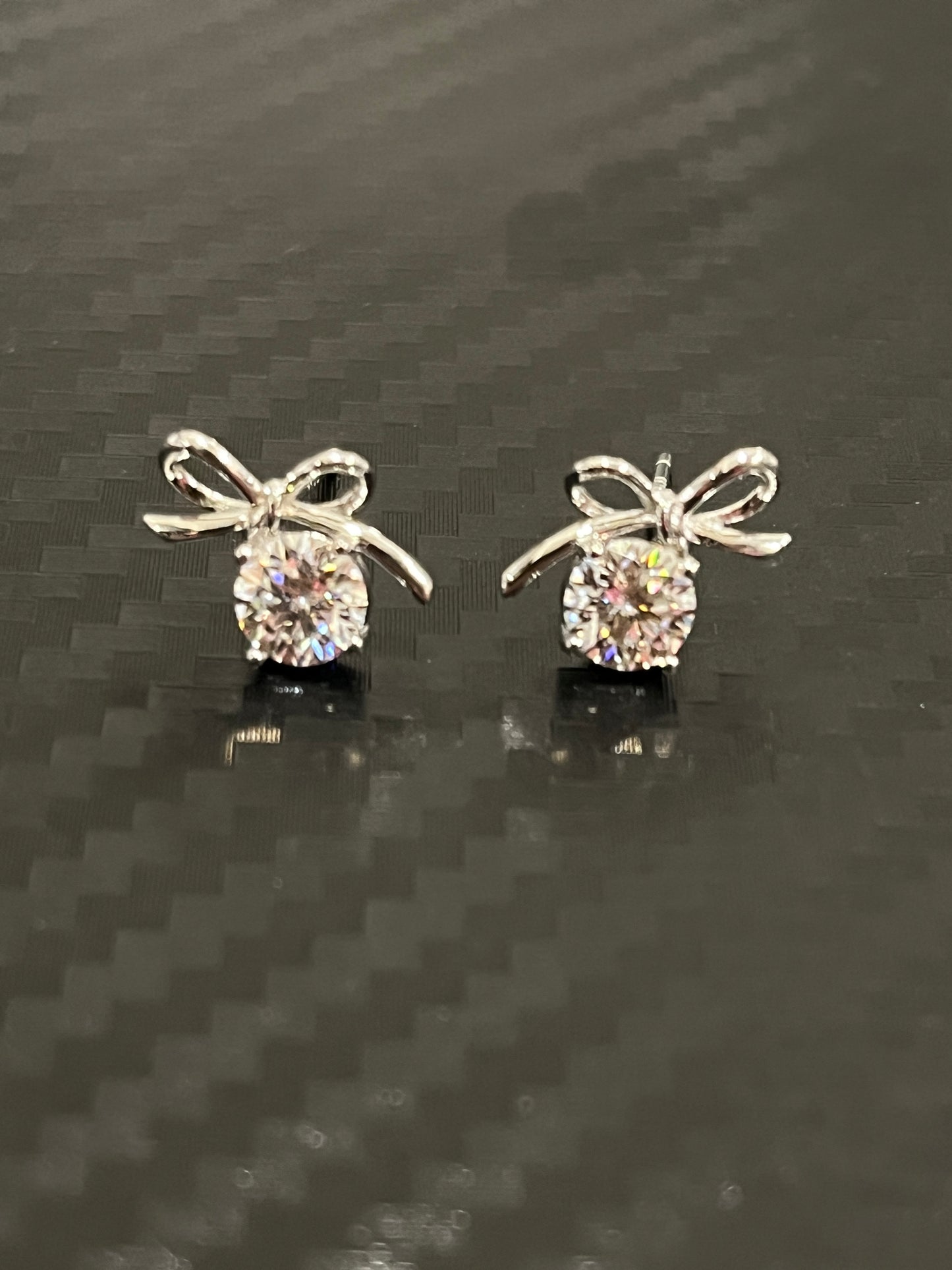 小丞飾-莫桑鑽50分-蝴蝶結耳釘E6031411