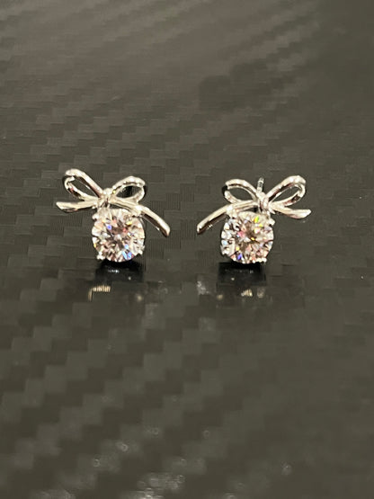 小丞飾-莫桑鑽50分-蝴蝶結耳釘E6031411