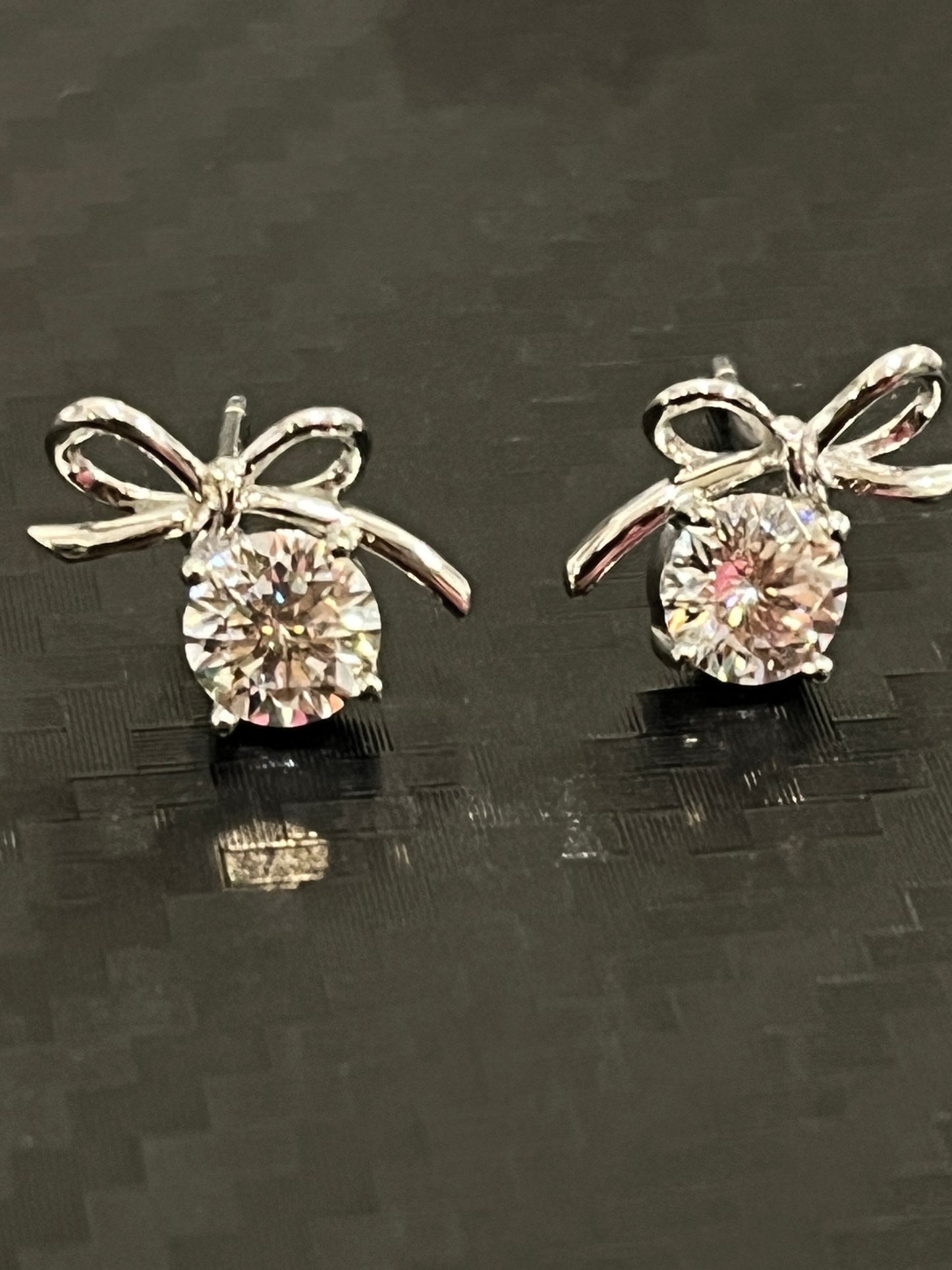 小丞飾-莫桑鑽50分-蝴蝶結耳釘E6031411