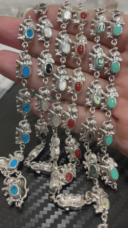 小丞飾 泰國純銀礦石大象手鏈 $1690  大象手鏈男女都適合 ，總長19公分，小手圍可以客製化拿幾顆大象-  #B601025 
藍色藍松石
黑色黑瑪瑙
白色白玉髓 
紅色紅碧玉
七彩鮑魚
綠藍綠松石