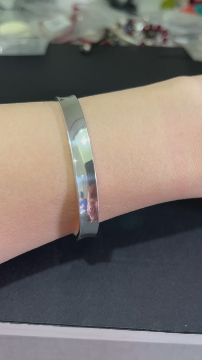 小丞飾
S999足銀日韓光面簡約時尚純銀凹面開口男女情侶手鐲
7mm
$3690。 #B601047