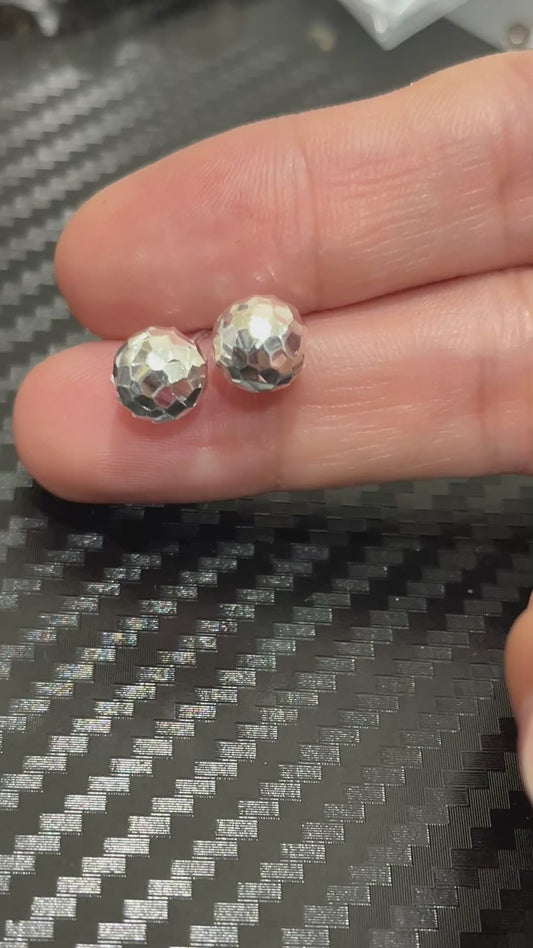 小丞飾 超美！低調又高級！
圓珠碎冰耳釘$490。R601291